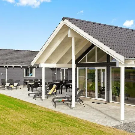 Eskilstrup Sleeps 30 Pool Wifi Casa de Férias *