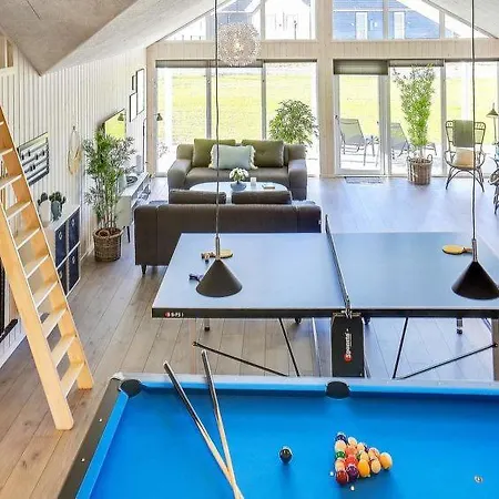 Eskilstrup Sleeps 30 Pool Wifi Casa de Férias